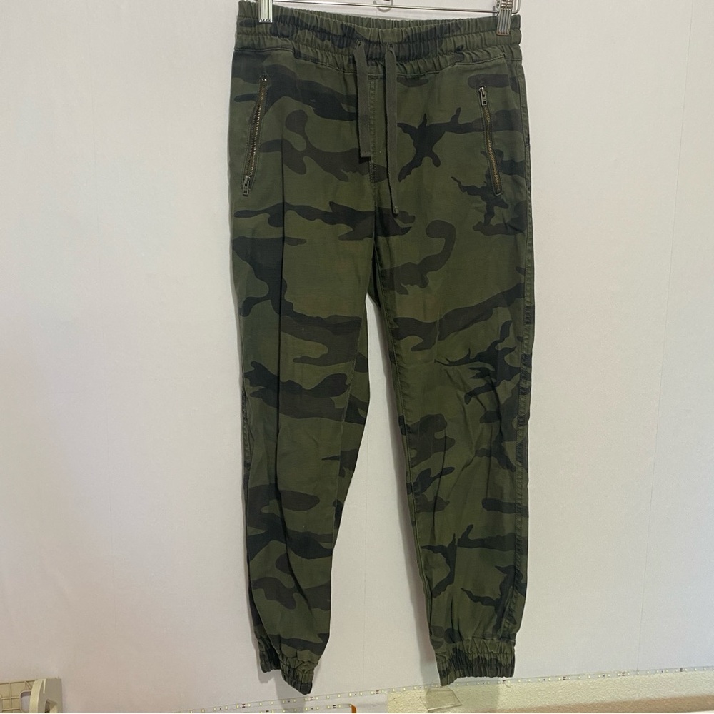 TNA Aritzia Camo Jogger Pants Green Zip Pocket Cotton Utility Style Sz XS
